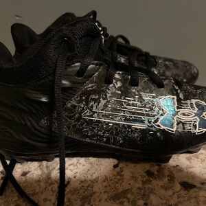 Boys youth under armour football cleats